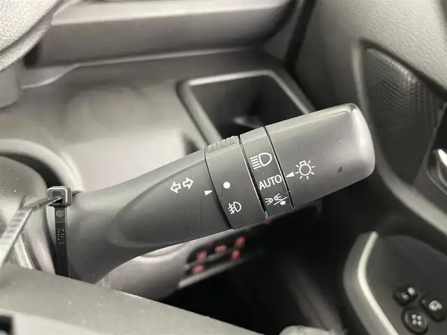 スズキ ソリオ HV MZ 大分県 2023(令5)年 5.6万km メロウディープレッドパール スズキセーフティーサポート/・デュアルセンサーブレーキサポート/・標識認識機能/・発進お知らせ機能/・アダプティブクルーズコントロール/・車線維持支援機能/・ハイビームアシスト/社外ナビ/（フルセグ/Bluetooth/CD/DVD)/ヘッドアップディスプレイ/ETC/前席シートヒーター/ステアリングスイッチ/両側パワースライドドア/オートライト/LEDヘッドライト/社外デジタルインナーミラー/電動格納ミラー/純正アルミホイール