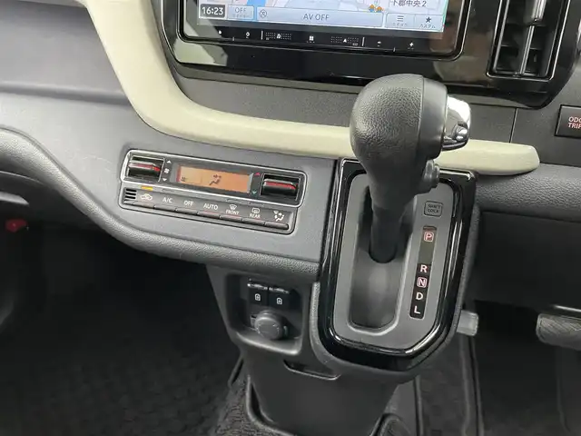 スズキ ソリオ HV MZ 大分県 2023(令5)年 5.6万km メロウディープレッドパール スズキセーフティーサポート/・デュアルセンサーブレーキサポート/・標識認識機能/・発進お知らせ機能/・アダプティブクルーズコントロール/・車線維持支援機能/・ハイビームアシスト/社外ナビ/（フルセグ/Bluetooth/CD/DVD)/ヘッドアップディスプレイ/ETC/前席シートヒーター/ステアリングスイッチ/両側パワースライドドア/オートライト/LEDヘッドライト/社外デジタルインナーミラー/電動格納ミラー/純正アルミホイール