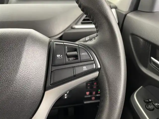 スズキ ソリオ HV MZ 大分県 2023(令5)年 5.6万km メロウディープレッドパール スズキセーフティーサポート/・デュアルセンサーブレーキサポート/・標識認識機能/・発進お知らせ機能/・アダプティブクルーズコントロール/・車線維持支援機能/・ハイビームアシスト/社外ナビ/（フルセグ/Bluetooth/CD/DVD)/ヘッドアップディスプレイ/ETC/前席シートヒーター/ステアリングスイッチ/両側パワースライドドア/オートライト/LEDヘッドライト/社外デジタルインナーミラー/電動格納ミラー/純正アルミホイール