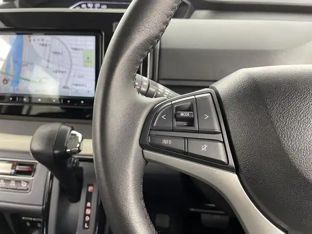 スズキ ソリオ HV MZ 大分県 2023(令5)年 5.6万km メロウディープレッドパール スズキセーフティーサポート/・デュアルセンサーブレーキサポート/・標識認識機能/・発進お知らせ機能/・アダプティブクルーズコントロール/・車線維持支援機能/・ハイビームアシスト/社外ナビ/（フルセグ/Bluetooth/CD/DVD)/ヘッドアップディスプレイ/ETC/前席シートヒーター/ステアリングスイッチ/両側パワースライドドア/オートライト/LEDヘッドライト/社外デジタルインナーミラー/電動格納ミラー/純正アルミホイール