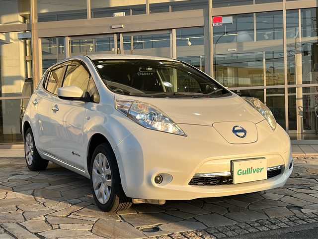 日産 リーフ S 静岡県 2017(平29)年 8.6万km パール ワンオーナー/純正メモリナビ（AM.FM.CD.Bluetooth）/フルセグTV/ETC/バックカメラ/アイドリングストップ/ハンドルヒーター/ドアバイザー/パワーウィンドウ/取扱説明書、保証書、記録簿/シートヒーター