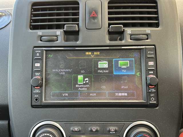 日産 リーフ S 静岡県 2017(平29)年 8.6万km パール ワンオーナー/純正メモリナビ（AM.FM.CD.Bluetooth）/フルセグTV/ETC/バックカメラ/アイドリングストップ/ハンドルヒーター/ドアバイザー/パワーウィンドウ/取扱説明書、保証書、記録簿/シートヒーター