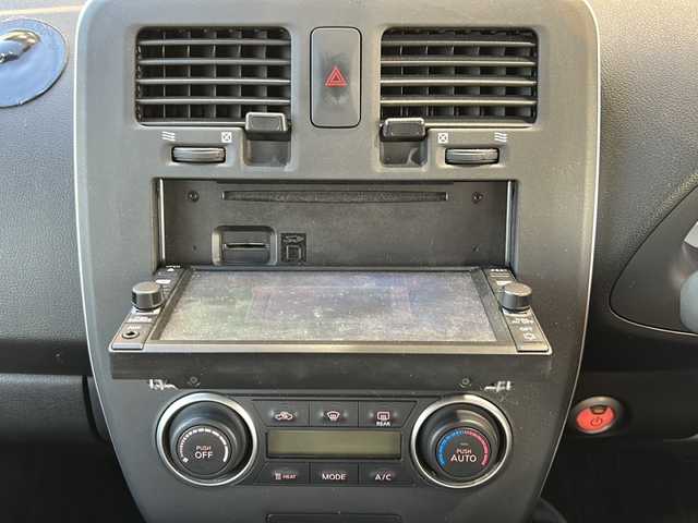 日産 リーフ S 静岡県 2017(平29)年 8.6万km パール ワンオーナー/純正メモリナビ（AM.FM.CD.Bluetooth）/フルセグTV/ETC/バックカメラ/アイドリングストップ/ハンドルヒーター/ドアバイザー/パワーウィンドウ/取扱説明書、保証書、記録簿/シートヒーター