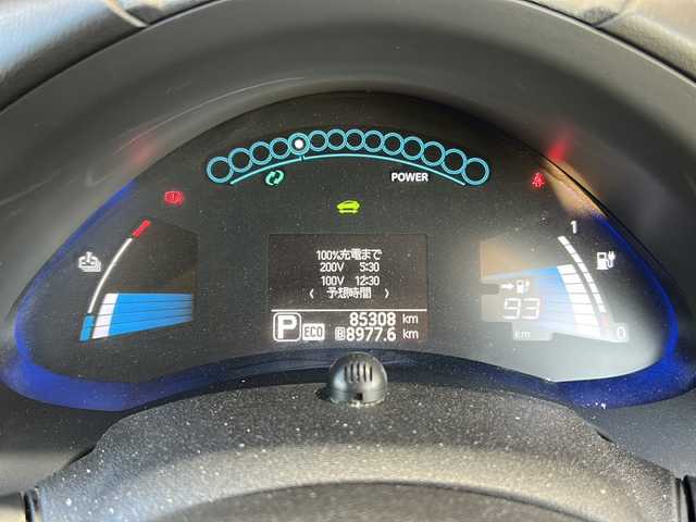 日産 リーフ S 静岡県 2017(平29)年 8.6万km パール ワンオーナー/純正メモリナビ（AM.FM.CD.Bluetooth）/フルセグTV/ETC/バックカメラ/アイドリングストップ/ハンドルヒーター/ドアバイザー/パワーウィンドウ/取扱説明書、保証書、記録簿/シートヒーター