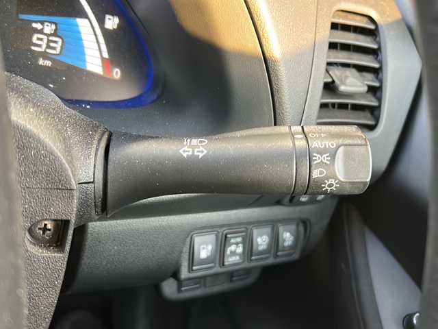 日産 リーフ S 静岡県 2017(平29)年 8.6万km パール ワンオーナー/純正メモリナビ（AM.FM.CD.Bluetooth）/フルセグTV/ETC/バックカメラ/アイドリングストップ/ハンドルヒーター/ドアバイザー/パワーウィンドウ/取扱説明書、保証書、記録簿/シートヒーター