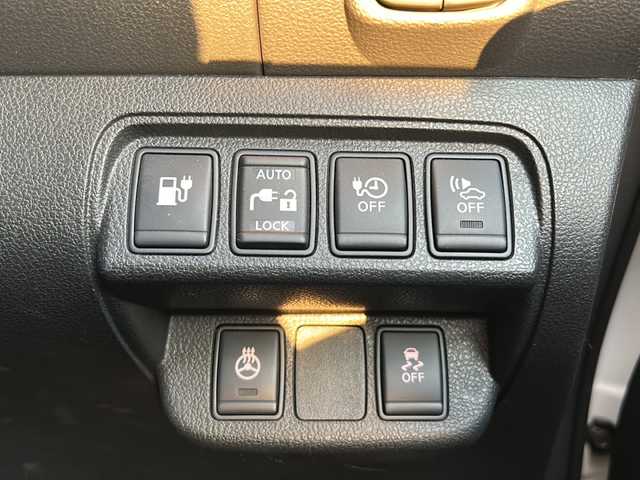 日産 リーフ S 静岡県 2017(平29)年 8.6万km パール ワンオーナー/純正メモリナビ（AM.FM.CD.Bluetooth）/フルセグTV/ETC/バックカメラ/アイドリングストップ/ハンドルヒーター/ドアバイザー/パワーウィンドウ/取扱説明書、保証書、記録簿/シートヒーター