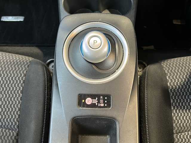 日産 リーフ S 静岡県 2017(平29)年 8.6万km パール ワンオーナー/純正メモリナビ（AM.FM.CD.Bluetooth）/フルセグTV/ETC/バックカメラ/アイドリングストップ/ハンドルヒーター/ドアバイザー/パワーウィンドウ/取扱説明書、保証書、記録簿/シートヒーター