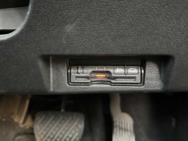 日産 リーフ S 静岡県 2017(平29)年 8.6万km パール ワンオーナー/純正メモリナビ（AM.FM.CD.Bluetooth）/フルセグTV/ETC/バックカメラ/アイドリングストップ/ハンドルヒーター/ドアバイザー/パワーウィンドウ/取扱説明書、保証書、記録簿/シートヒーター