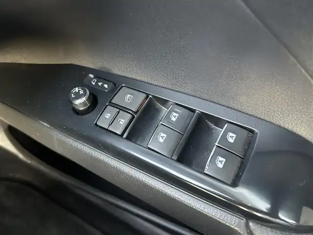 トヨタ カムリ WS ブラックエディション 岡山県 2021(令3)年 6.5万km プレシャスブラックパール 登録時走行距離65032km/純正ナビ/(AM.FM.BT)/バックカメラ/ETC2.0/ブラインドスポットモニター/シートヒーター/クリアランスソナー/衝突軽減ブレーキ/横滑り防止装置/クルーズコントロール(追従走行あり)/車線逸脱警報（レーンキープアシスト）/オートライト/オートマチックハイビーム/アイドリングストップ/電動リアゲート/18インチ純正AW/純正フロアマット/ハーフレザーシート/D+N席パワーシート