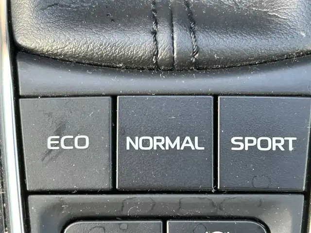 トヨタ カムリ WS ブラックエディション 岡山県 2021(令3)年 6.5万km プレシャスブラックパール 登録時走行距離65032km/純正ナビ/(AM.FM.BT)/バックカメラ/ETC2.0/ブラインドスポットモニター/シートヒーター/クリアランスソナー/衝突軽減ブレーキ/横滑り防止装置/クルーズコントロール(追従走行あり)/車線逸脱警報（レーンキープアシスト）/オートライト/オートマチックハイビーム/アイドリングストップ/電動リアゲート/18インチ純正AW/純正フロアマット/ハーフレザーシート/D+N席パワーシート