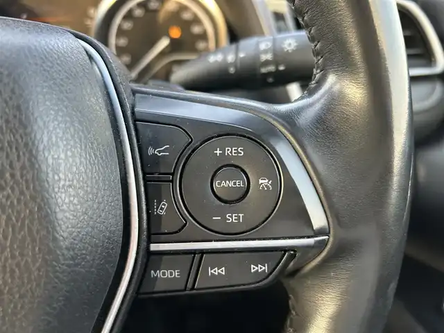 トヨタ カムリ WS ブラックエディション 岡山県 2021(令3)年 6.5万km プレシャスブラックパール 登録時走行距離65032km/純正ナビ/(AM.FM.BT)/バックカメラ/ETC2.0/ブラインドスポットモニター/シートヒーター/クリアランスソナー/衝突軽減ブレーキ/横滑り防止装置/クルーズコントロール(追従走行あり)/車線逸脱警報（レーンキープアシスト）/オートライト/オートマチックハイビーム/アイドリングストップ/電動リアゲート/18インチ純正AW/純正フロアマット/ハーフレザーシート/D+N席パワーシート