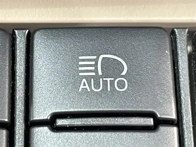 トヨタ シエンタ ハイブリッド G 愛知県 2018(平30)年 5.5万km シルバーM 純正SDナビ/CD/DVD/BT/フルセグTV/バックカメラ/シートヒーター/LEDヘッドライト/オートライト/両側パワースライドドア/ETC/トヨタセーフティーセンス/衝突軽減ブレーキ/車線逸脱警報/先行車発進お知らせ機能/オートハイビーム/革巻きステアリング/スマートキー/プッシュスタート