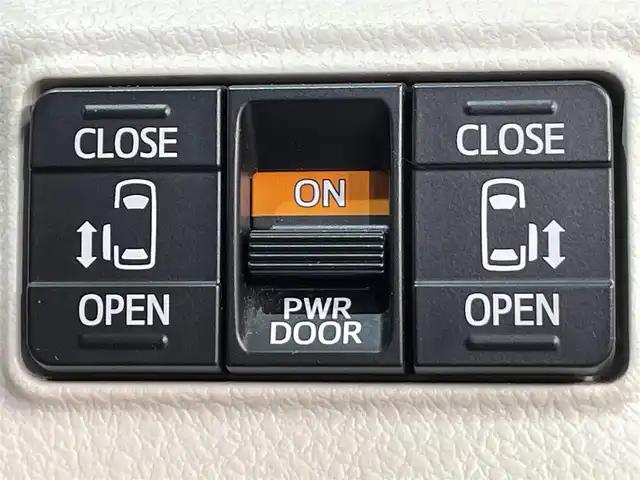 トヨタ シエンタ ハイブリッド G 愛知県 2018(平30)年 5.5万km シルバーM 純正SDナビ/CD/DVD/BT/フルセグTV/バックカメラ/シートヒーター/LEDヘッドライト/オートライト/両側パワースライドドア/ETC/トヨタセーフティーセンス/衝突軽減ブレーキ/車線逸脱警報/先行車発進お知らせ機能/オートハイビーム/革巻きステアリング/スマートキー/プッシュスタート