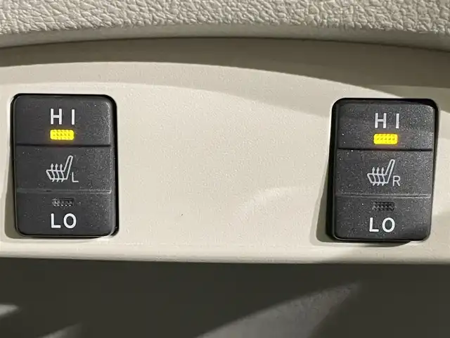 トヨタ シエンタ ハイブリッド G 愛知県 2018(平30)年 5.5万km シルバーM 純正SDナビ/CD/DVD/BT/フルセグTV/バックカメラ/シートヒーター/LEDヘッドライト/オートライト/両側パワースライドドア/ETC/トヨタセーフティーセンス/衝突軽減ブレーキ/車線逸脱警報/先行車発進お知らせ機能/オートハイビーム/革巻きステアリング/スマートキー/プッシュスタート