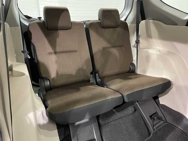 トヨタ シエンタ ハイブリッド G 愛知県 2018(平30)年 5.5万km シルバーM 純正SDナビ/CD/DVD/BT/フルセグTV/バックカメラ/シートヒーター/LEDヘッドライト/オートライト/両側パワースライドドア/ETC/トヨタセーフティーセンス/衝突軽減ブレーキ/車線逸脱警報/先行車発進お知らせ機能/オートハイビーム/革巻きステアリング/スマートキー/プッシュスタート