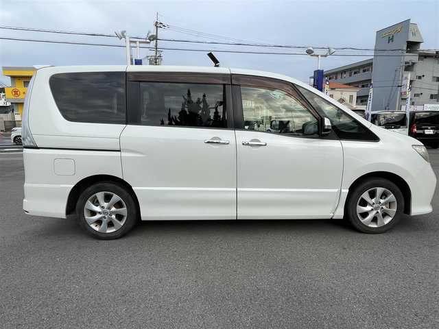 日産 セレナ ハイウェイスター Vセレクション 福岡県 2012(平24)年 7.6万km ブリリアントホワイトパール (株)IDOMが運営する【じしゃロン八幡西店】の自社ローン専用車両になります。こちらは現金またはオートローンご利用時の価格です。自社ローンご希望の方は別途その旨お申付け下さい