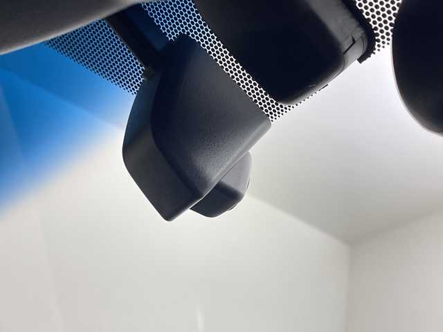 トヨタ クラウン ハイブリッド アスリートG 鹿児島県 2013(平25)年 5.5万km ホワイトパールクリスタルシャイン 純正ナビ/(フルセグTV/BT/CD/DVD/FM/AM)/バックカメラ/衝突被害軽減システム/車線逸脱警報/クルーズコントロール/サンルーフ/レザーシート/横滑り防止装置/ビルトインETC/ドライブレコーダー/アイドリングストップ/フォグランプ/オートライト/ウィンカーミラー/電動格納ミラー/純正18インチAW/シートヒーター/エアシート/シートリフター/ステアリングヒーター/メモリー機能付きパワーシート/プッシュスタート/スマートキー/フロアマット/ドアバイザー/スペアキー/取扱説明書/保証書