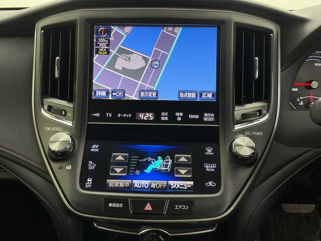 トヨタ クラウン ハイブリッド アスリートG 鹿児島県 2013(平25)年 5.5万km ホワイトパールクリスタルシャイン 純正ナビ/(フルセグTV/BT/CD/DVD/FM/AM)/バックカメラ/衝突被害軽減システム/車線逸脱警報/クルーズコントロール/サンルーフ/レザーシート/横滑り防止装置/ビルトインETC/ドライブレコーダー/アイドリングストップ/フォグランプ/オートライト/ウィンカーミラー/電動格納ミラー/純正18インチAW/シートヒーター/エアシート/シートリフター/ステアリングヒーター/メモリー機能付きパワーシート/プッシュスタート/スマートキー/フロアマット/ドアバイザー/スペアキー/取扱説明書/保証書