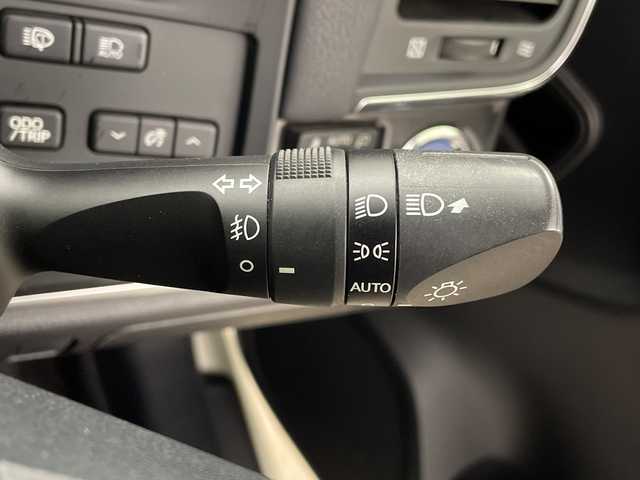 トヨタ クラウン ハイブリッド アスリートG 鹿児島県 2013(平25)年 5.5万km ホワイトパールクリスタルシャイン 純正ナビ/(フルセグTV/BT/CD/DVD/FM/AM)/バックカメラ/衝突被害軽減システム/車線逸脱警報/クルーズコントロール/サンルーフ/レザーシート/横滑り防止装置/ビルトインETC/ドライブレコーダー/アイドリングストップ/フォグランプ/オートライト/ウィンカーミラー/電動格納ミラー/純正18インチAW/シートヒーター/エアシート/シートリフター/ステアリングヒーター/メモリー機能付きパワーシート/プッシュスタート/スマートキー/フロアマット/ドアバイザー/スペアキー/取扱説明書/保証書