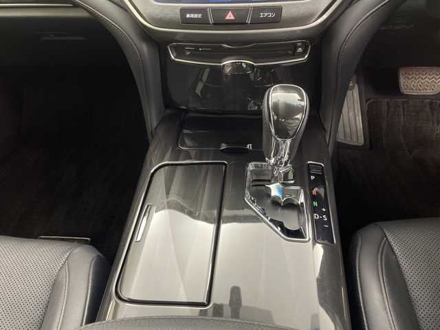 トヨタ クラウン ハイブリッド アスリートG 鹿児島県 2013(平25)年 5.5万km ホワイトパールクリスタルシャイン 純正ナビ/(フルセグTV/BT/CD/DVD/FM/AM)/バックカメラ/衝突被害軽減システム/車線逸脱警報/クルーズコントロール/サンルーフ/レザーシート/横滑り防止装置/ビルトインETC/ドライブレコーダー/アイドリングストップ/フォグランプ/オートライト/ウィンカーミラー/電動格納ミラー/純正18インチAW/シートヒーター/エアシート/シートリフター/ステアリングヒーター/メモリー機能付きパワーシート/プッシュスタート/スマートキー/フロアマット/ドアバイザー/スペアキー/取扱説明書/保証書