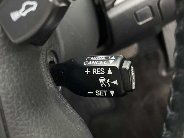 トヨタ クラウン ハイブリッド アスリートG 鹿児島県 2013(平25)年 5.5万km ホワイトパールクリスタルシャイン 純正ナビ/(フルセグTV/BT/CD/DVD/FM/AM)/バックカメラ/衝突被害軽減システム/車線逸脱警報/クルーズコントロール/サンルーフ/レザーシート/横滑り防止装置/ビルトインETC/ドライブレコーダー/アイドリングストップ/フォグランプ/オートライト/ウィンカーミラー/電動格納ミラー/純正18インチAW/シートヒーター/エアシート/シートリフター/ステアリングヒーター/メモリー機能付きパワーシート/プッシュスタート/スマートキー/フロアマット/ドアバイザー/スペアキー/取扱説明書/保証書