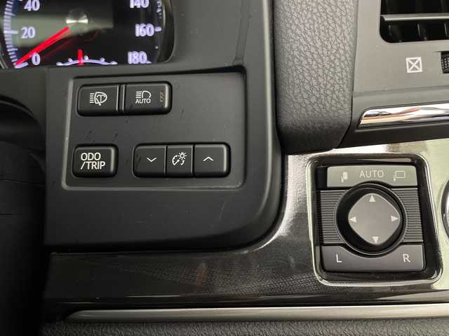 トヨタ クラウン ハイブリッド アスリートG 鹿児島県 2013(平25)年 5.5万km ホワイトパールクリスタルシャイン 純正ナビ/(フルセグTV/BT/CD/DVD/FM/AM)/バックカメラ/衝突被害軽減システム/車線逸脱警報/クルーズコントロール/サンルーフ/レザーシート/横滑り防止装置/ビルトインETC/ドライブレコーダー/アイドリングストップ/フォグランプ/オートライト/ウィンカーミラー/電動格納ミラー/純正18インチAW/シートヒーター/エアシート/シートリフター/ステアリングヒーター/メモリー機能付きパワーシート/プッシュスタート/スマートキー/フロアマット/ドアバイザー/スペアキー/取扱説明書/保証書