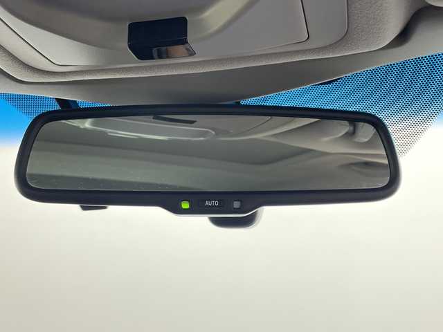 トヨタ クラウン ハイブリッド アスリートG 鹿児島県 2013(平25)年 5.5万km ホワイトパールクリスタルシャイン 純正ナビ/(フルセグTV/BT/CD/DVD/FM/AM)/バックカメラ/衝突被害軽減システム/車線逸脱警報/クルーズコントロール/サンルーフ/レザーシート/横滑り防止装置/ビルトインETC/ドライブレコーダー/アイドリングストップ/フォグランプ/オートライト/ウィンカーミラー/電動格納ミラー/純正18インチAW/シートヒーター/エアシート/シートリフター/ステアリングヒーター/メモリー機能付きパワーシート/プッシュスタート/スマートキー/フロアマット/ドアバイザー/スペアキー/取扱説明書/保証書