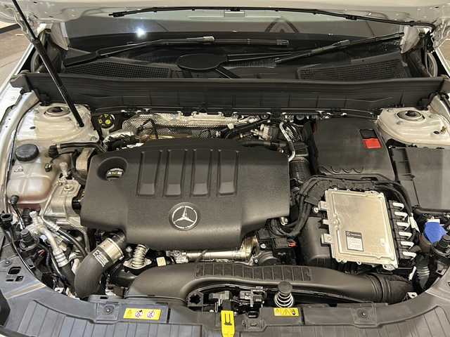 メルセデス・ベンツ Ｍ・ベンツ ＧＬＢ２００ｄ 4マチック 新潟県 2023(令5)年 1.3万km デジタルホワイト パナメリカーナグリル/AMG18インチアルミホイール/レーダーセーフティパッケージ/-アクティブブラインドスポットアシスト/-自動再発進機能/-降車時警告機能/-アクティブステアリングアシスト/-アクティブディスタンスアシストディストロニック/純正HDDナビ/フルセグTV/360°カメラシステム/ETC2.0/ドライブレコーダー/ハーフレザーシート/シートヒーター/パワーバックドア/パークトロニック/パドルシフト