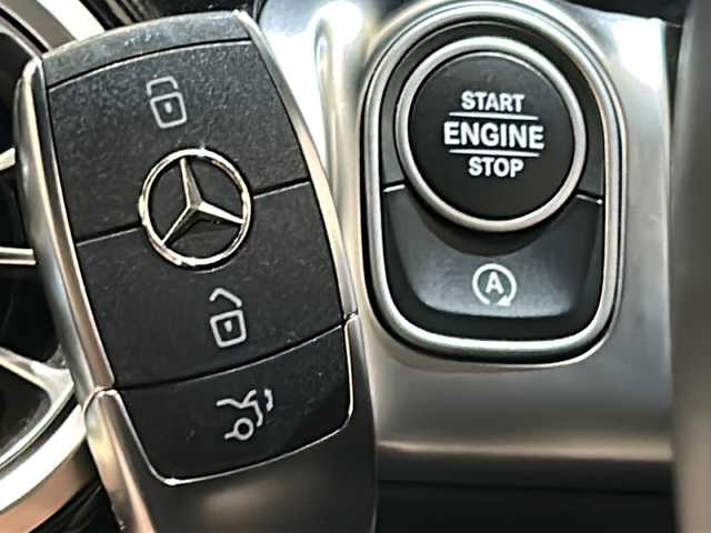 メルセデス・ベンツ Ｍ・ベンツ ＧＬＢ２００ｄ 4マチック 新潟県 2023(令5)年 1.3万km デジタルホワイト パナメリカーナグリル/AMG18インチアルミホイール/レーダーセーフティパッケージ/-アクティブブラインドスポットアシスト/-自動再発進機能/-降車時警告機能/-アクティブステアリングアシスト/-アクティブディスタンスアシストディストロニック/純正HDDナビ/フルセグTV/360°カメラシステム/ETC2.0/ドライブレコーダー/ハーフレザーシート/シートヒーター/パワーバックドア/パークトロニック/パドルシフト