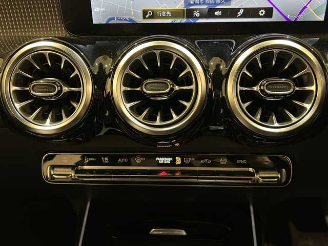 メルセデス・ベンツ Ｍ・ベンツ ＧＬＢ２００ｄ 4マチック 新潟県 2023(令5)年 1.3万km デジタルホワイト パナメリカーナグリル/AMG18インチアルミホイール/レーダーセーフティパッケージ/-アクティブブラインドスポットアシスト/-自動再発進機能/-降車時警告機能/-アクティブステアリングアシスト/-アクティブディスタンスアシストディストロニック/純正HDDナビ/フルセグTV/360°カメラシステム/ETC2.0/ドライブレコーダー/ハーフレザーシート/シートヒーター/パワーバックドア/パークトロニック/パドルシフト