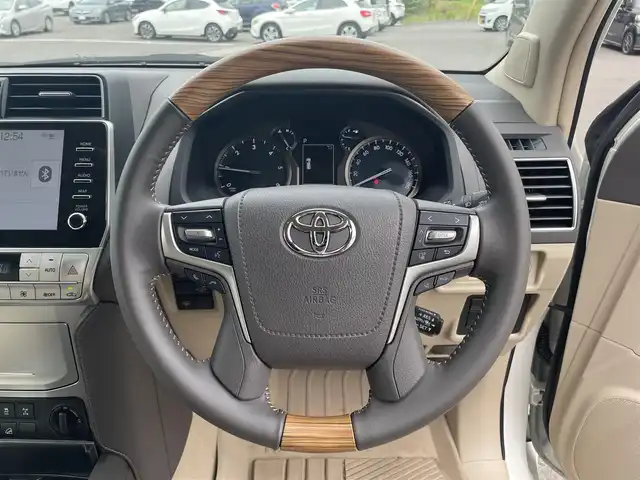 トヨタ ランドクルーザー プラド TX Lパッケージ 愛媛県 2023(令5)年 1.2万km ホワイトパールクリスタルシャイン ワンオーナー/トヨタセーフティー/純正ディスプレイオーディオ/（Bluetooth/AppleCarPlay/AndroidAuto)/アランドビューモニター/ビルドインETC2.0/サンルーフ/モデリスタエアロ/レザーシート/パワーシート/エアシート/シートヒーター/ルーフレール/アダプティブクルーズコントロール/プリクラッシュセーフティー/ブラインドスポットモニター/純正19インチアルミホイール/LEDヘッドライト/オートマチックハイビーム/ダウンヒルアシストコントロール/センターデフロック/スペアキー1本/取扱説明書/保証書
