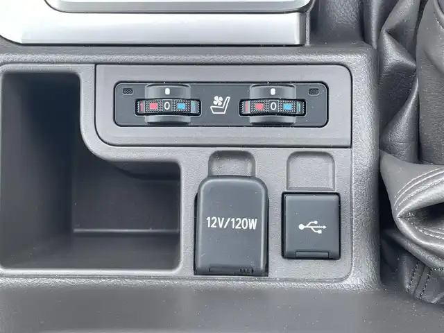 トヨタ ランドクルーザー プラド TX Lパッケージ 愛媛県 2023(令5)年 1.2万km ホワイトパールクリスタルシャイン ワンオーナー/トヨタセーフティー/純正ディスプレイオーディオ/（Bluetooth/AppleCarPlay/AndroidAuto)/アランドビューモニター/ビルドインETC2.0/サンルーフ/モデリスタエアロ/レザーシート/パワーシート/エアシート/シートヒーター/ルーフレール/アダプティブクルーズコントロール/プリクラッシュセーフティー/ブラインドスポットモニター/純正19インチアルミホイール/LEDヘッドライト/オートマチックハイビーム/ダウンヒルアシストコントロール/センターデフロック/スペアキー1本/取扱説明書/保証書