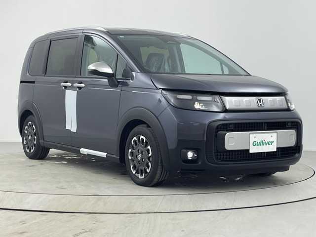 ホンダ フリード ハイブリット e:HEV クロスター 熊本県 2025(令7)年 0.1千km メテオロイドグレーメタリック 登録済未使用車/純正ナビLXM-242ZFNI/・Apple Car Play/AndroidAuto/フルセグTV/BT/USB/バックカメラ　/両側パワースライドドア　/ホンダセンシング/・衝突軽減ブレーキ/・標識認識システム/・踏み間違い防止/・路外逸脱制御機能/・急アクセル抑制機能/・歩行者事故低減ステアリング/・先行車発進お知らせ/・ブラインドスポットモニター/・オートハイビーム/・パーキングセンサーシステム/・アダブティブクルーズコントロール/・車線維持支援システム/・コーナーセンサー/前席シートヒーター/純正15インチAW/オートライト/LEDヘッドライト/フォグライト/スマートキー/プッシュスタート/スペアキー1本