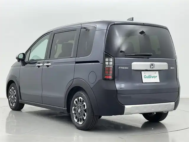 ホンダ フリード ハイブリット e:HEV クロスター 熊本県 2025(令7)年 0.1万km未満 メテオロイドグレーメタリック 登録済未使用車/純正ナビLXM-242ZFNI（ＡｐｐｌＣａｒＰｌａｙ・ＡｎｄｒｏｉｄＡｕｔｏ・フルセグ・BT・USB）/バックカメラ　/両側パワースライドドア　/ホンダセンシング/・衝突軽減ブレーキ/・標識認識システム/・踏み間違い防止/・路外逸脱制御機能/・急アクセル抑制機能/・歩行者事故低減ステアリング/・先行車発進お知らせ/・ブラインドスポットモニター/・オートハイビーム/・パーキングセンサーシステム/・アダブティブクルーズコントロール/・車線維持支援システム/横滑り防止/アイドリングストップ/前席シートヒーター/前後クリアランスソナー/純正１５インチAW/オートライト/LEDヘッドライト/フォグライト/スマートキー/プッシュスタート/スペアキー1本