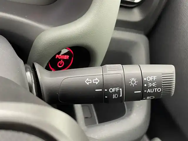 ホンダ フリード ハイブリット e:HEV クロスター 熊本県 2025(令7)年 0.1万km未満 メテオロイドグレーメタリック 登録済未使用車/純正ナビLXM-242ZFNI（ＡｐｐｌＣａｒＰｌａｙ・ＡｎｄｒｏｉｄＡｕｔｏ・フルセグ・BT・USB）/バックカメラ　/両側パワースライドドア　/ホンダセンシング/・衝突軽減ブレーキ/・標識認識システム/・踏み間違い防止/・路外逸脱制御機能/・急アクセル抑制機能/・歩行者事故低減ステアリング/・先行車発進お知らせ/・ブラインドスポットモニター/・オートハイビーム/・パーキングセンサーシステム/・アダブティブクルーズコントロール/・車線維持支援システム/横滑り防止/アイドリングストップ/前席シートヒーター/前後クリアランスソナー/純正１５インチAW/オートライト/LEDヘッドライト/フォグライト/スマートキー/プッシュスタート/スペアキー1本