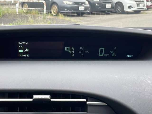 トヨタ プリウス S 新潟県 2010(平22)年 11万km シルバーM 純正SDナビ(NSCN-W60)/CD/AUX/ワンセグテレビ/バックカメラ/ETC/クルーズコントロール/ステアリングスイッチ/スマートキー/プッシュスタート/オートライト/フォグランプ/純正15インチアルミホイール/社外15インチAW冬タイヤ車載