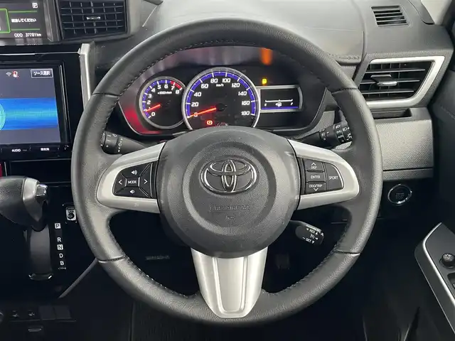 トヨタ ルーミー カスタムG－T 滋賀県 2017(平29)年 3.8万km ブラックマイカメタリック/レーザーブルークリスタルシャイン 2トーン 純正9インチSDナビ/・フルセグTV/・CD DVD/・Bluetooth/バックカメラ/衝突軽減ブレーキ/クルーズコントロール/ドライブレコーダー/ETC/革巻きステアリング/ステアリングリモコン/プッシュスタート/スマートキー×２/電動格納ミラー/ウインカーミラー/両側パワースライドドア/シートヒーター/シートリフター/ドアバイザー/純正フロアマット