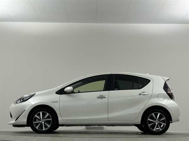 トヨタ アクア S スタイルブラック 埼玉県 2020(令2)年 3.9万km ホワイトパールクリスタルシャイン ワンオーナー　純正ナビ　フルセグ　CD DVD BT　バックカメラ　LEDオートライト　トヨタセーフティセンス　ドラレコ　ETC/　純正AW15インチ　クリアランスソナー　スペアキー