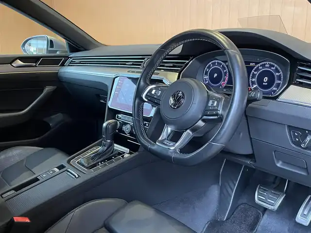 フォルクスワーゲン アルテオン Rライン 4M アドバンス 愛知県 2018(平30)年 4.7万km 銀／ガンＭ 純正ナビ　/AppleCarPlay /CD /DVD /フルセグTV /ヘッドアップディスプレイ /360°カメラ/黒革　/シートヒーター　/ETC　/レーンキープ　/ブラインドスポット　/ACC　/純正20インチAW　/LEDヘッドライト