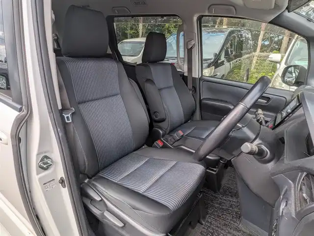 トヨタ ヴォクシー ZS 栃木県 2014(平26)年 12.7万km ホワイトパールクリスタルシャイン (株)IDOMが運営する【じしゃロン宇都宮店】の自社ローン対象車両になります。こちらは現金またはオートローンご利用時の価格です。自社ローンご希望の方は別途その旨お申付け下さい/純正ナビ/CD/DVD/BT/TV/フリップダウンモニター/両側パワースライドドア/バックカメラ/ETC/スマートキー/プッシュスタート/純正16インチAW/フォグランプ/ドアバイザー/ドアミラーウインカー