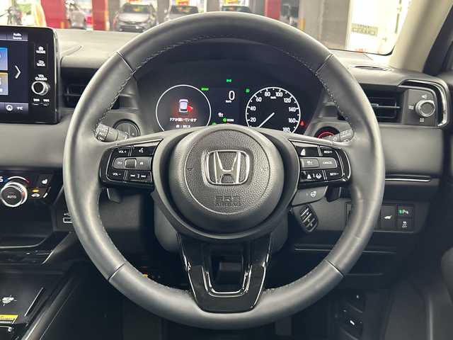 ホンダ ヴェゼル ハイブリッド e:HEV Z 愛知県 2024(令6)年 0.5万km プレミアムサンライトホワイトパール 禁煙車/純正9インチナビ/（AM/FM/Bluetooth/フルセグTV）/バックカメラ/ワイヤレス充電/ホンダセンシング/・衝突軽減ブレーキ/・誤発進抑制機能/・レーンキープアシスト/・オートマチックハイビーム/・追従式クルーズコントロール/コーナーセンサー/ETC2.0/ドライブレコーダー/シートヒーター/ステアリングヒーター/電動リアゲート/パドルシフト/ダウンヒルアシスト/LEDヘッドライト/スマートキー/純正アルミホイール