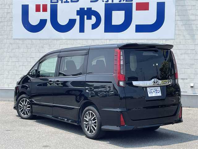 トヨタ ノア Si 佐賀県 2014(平26)年 10.7万km ブラック こちらは現金またはオートローンご利用時の価格です。/自社ローンご希望の方は別途その旨お申付け下さい/・202ブラック/・８人乗り　/・両側電動スライドドア　/・純正ＨＤＤナビ/フルセグ/ＢＴオーディオ/ＤＶＤ/ＣＤ　/・バックカメラ　/・ビルトインＥＴＣ