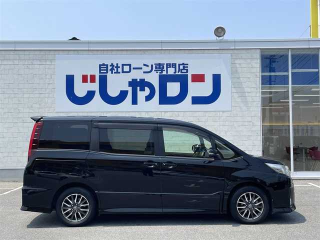 トヨタ ノア Si 佐賀県 2014(平26)年 10.7万km ブラック こちらは現金またはオートローンご利用時の価格です。/自社ローンご希望の方は別途その旨お申付け下さい/・202ブラック/・８人乗り　/・両側電動スライドドア　/・純正ＨＤＤナビ/フルセグ/ＢＴオーディオ/ＤＶＤ/ＣＤ　/・バックカメラ　/・ビルトインＥＴＣ