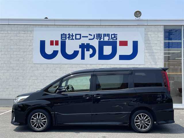 トヨタ ノア Si 佐賀県 2014(平26)年 10.7万km ブラック こちらは現金またはオートローンご利用時の価格です。/自社ローンご希望の方は別途その旨お申付け下さい/・202ブラック/・８人乗り　/・両側電動スライドドア　/・純正ＨＤＤナビ/フルセグ/ＢＴオーディオ/ＤＶＤ/ＣＤ　/・バックカメラ　/・ビルトインＥＴＣ