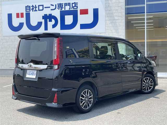 トヨタ ノア Si 佐賀県 2014(平26)年 10.7万km ブラック こちらは現金またはオートローンご利用時の価格です。/自社ローンご希望の方は別途その旨お申付け下さい/・202ブラック/・８人乗り　/・両側電動スライドドア　/・純正ＨＤＤナビ/フルセグ/ＢＴオーディオ/ＤＶＤ/ＣＤ　/・バックカメラ　/・ビルトインＥＴＣ