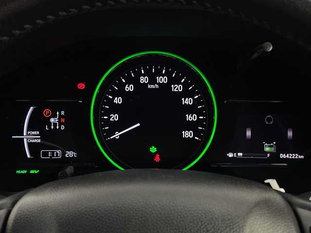 ホンダ ヴェゼル ハイブリッド X ホンダセンシング 新潟県 2018(平30)年 6.5万km プラチナホワイトパール ４WD/ホンダセンシング/寒冷地仕様/社外SDナビ/　　CD/DVD/AM/FM/SD/フルセグ/BT/HDMI/バックモニター/アダプティブクルーズコントロール/LEDオートライト/フォグランプ/前席シートヒーター/純正16インチアルミホイール付/パドルシフト/ステアリングスイッチ/ドアバイザー/純正フロアマット/スペアキー/スマートキー/ＥＴＣ