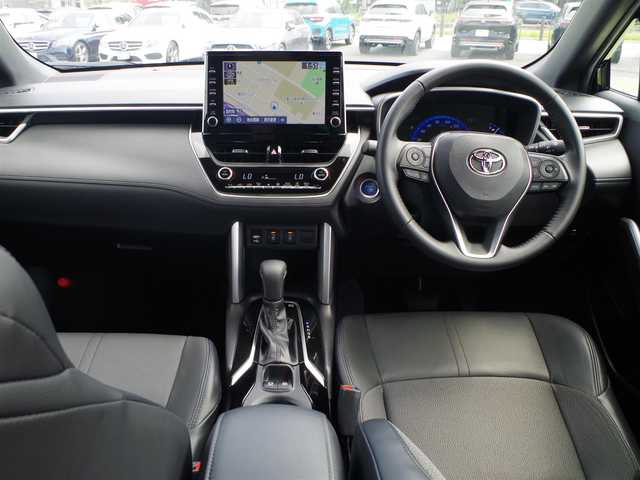 トヨタ カローラ クロス ハイブリッド Z 千葉県 2023(令5)年 2.9万km アティチュードブラックマイカ Toyota Safety Sense/・プリクラッシュセーフティ/・レーンディパーチャーアラート/・オートハイビーム/・レーダークルーズコントロール/・ブラインドスポットモニター/・RCTA（リヤクロストラフィックアラート）/9インチ純正コネクティッドナビ/地デジTV/【Bluetooth接続】/バックカメラ/運転席パワーシート/ハーフレザーシート/前席シートヒーター/革巻きステアリング/ステアリングスイッチ/ETC/LEDヘッドライト/ウインカーミラー/クリアランスソナー/純正18インチアルミホイル/サイド/カーテンエアバッグ/スマートキー