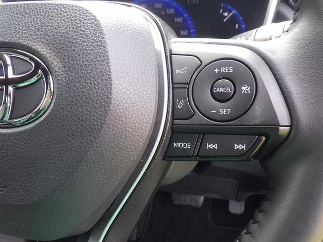 トヨタ カローラ クロス ハイブリッド Z 千葉県 2023(令5)年 2.9万km アティチュードブラックマイカ Toyota Safety Sense/・プリクラッシュセーフティ/・レーンディパーチャーアラート/・オートハイビーム/・レーダークルーズコントロール/・ブラインドスポットモニター/・RCTA（リヤクロストラフィックアラート）/9インチ純正コネクティッドナビ/地デジTV/【Bluetooth接続】/バックカメラ/運転席パワーシート/ハーフレザーシート/前席シートヒーター/革巻きステアリング/ステアリングスイッチ/ETC/LEDヘッドライト/ウインカーミラー/クリアランスソナー/純正18インチアルミホイル/サイド/カーテンエアバッグ/スマートキー