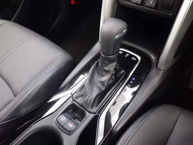 トヨタ カローラ クロス ハイブリッド Z 千葉県 2023(令5)年 2.9万km アティチュードブラックマイカ Toyota Safety Sense/・プリクラッシュセーフティ/・レーンディパーチャーアラート/・オートハイビーム/・レーダークルーズコントロール/・ブラインドスポットモニター/・RCTA（リヤクロストラフィックアラート）/9インチ純正コネクティッドナビ/地デジTV/【Bluetooth接続】/バックカメラ/運転席パワーシート/ハーフレザーシート/前席シートヒーター/革巻きステアリング/ステアリングスイッチ/ETC/LEDヘッドライト/ウインカーミラー/クリアランスソナー/純正18インチアルミホイル/サイド/カーテンエアバッグ/スマートキー