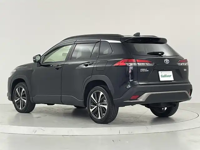 トヨタ カローラ クロス ハイブリッド Z 大阪府 2023(令5)年 2.9万km アティチュードブラックマイカ Toyota Safety Sense/　・プリクラッシュセーフティ　PCS/　・レーントレーシングアシスト　LTA/　・レーンディパーチャーアラート　LDA/　・レーダークルーズコントロール　ACC/　・ロードサインアシスト　RSA/　・フロントクロストラフィックアラート　FCTA/　・リアクロストラフィックアラート　RCTA/　・プロアクティブドライビングアシスト　PDA/　・発信遅れ告知機能　TMN/9インチ純正コネクティッドナビ/　Bluetooth/AM/FM/USB/パノラミックビューモニター/バックカメラ/パワーバックドア/運転席パワーシート/ハーフレザーシート/前席シートヒーター/革巻きステアリング/スマートキー/ステアリングスイッチ/ブラインドスポットモニター　BSM/ETC/純正18インチアルミホイル/サイド/カーテンエアバッグ